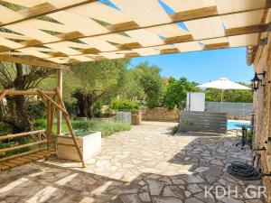 front-yard-shade